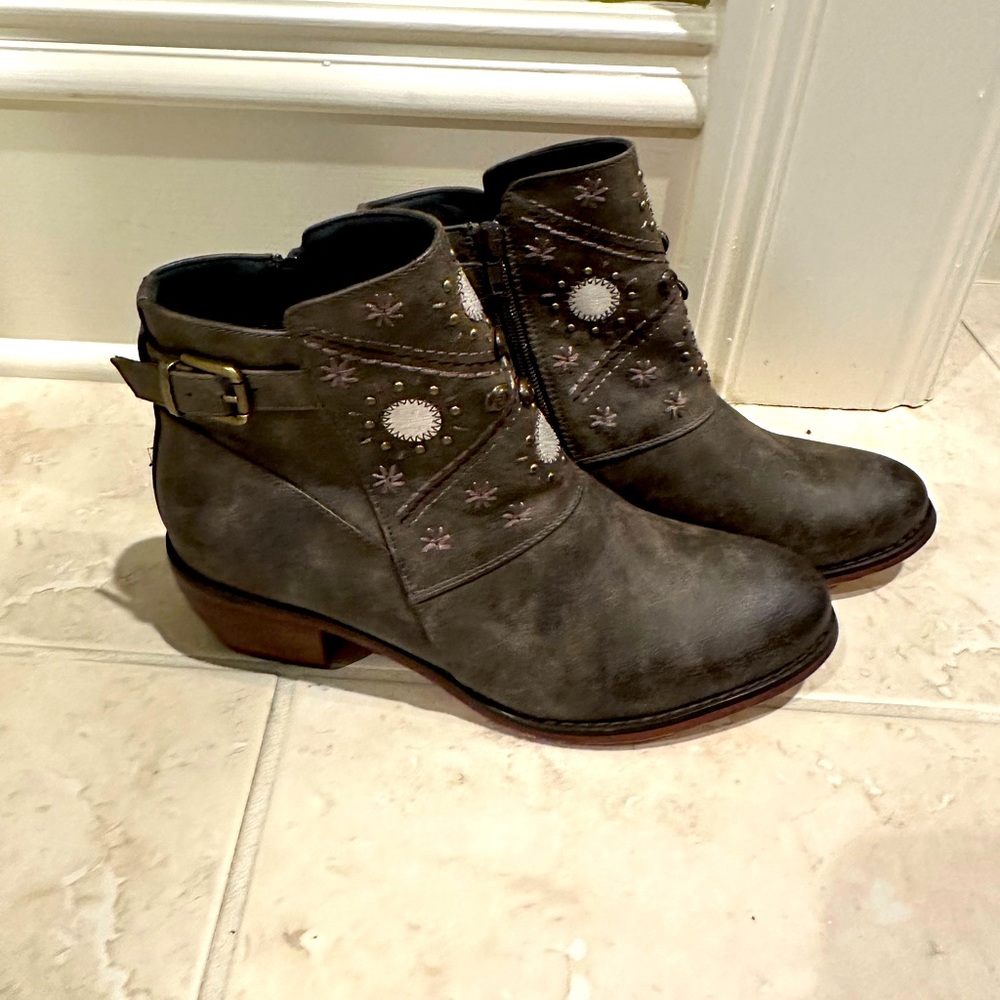 Brown Avanti Boho Bejeweled Booties Size 10